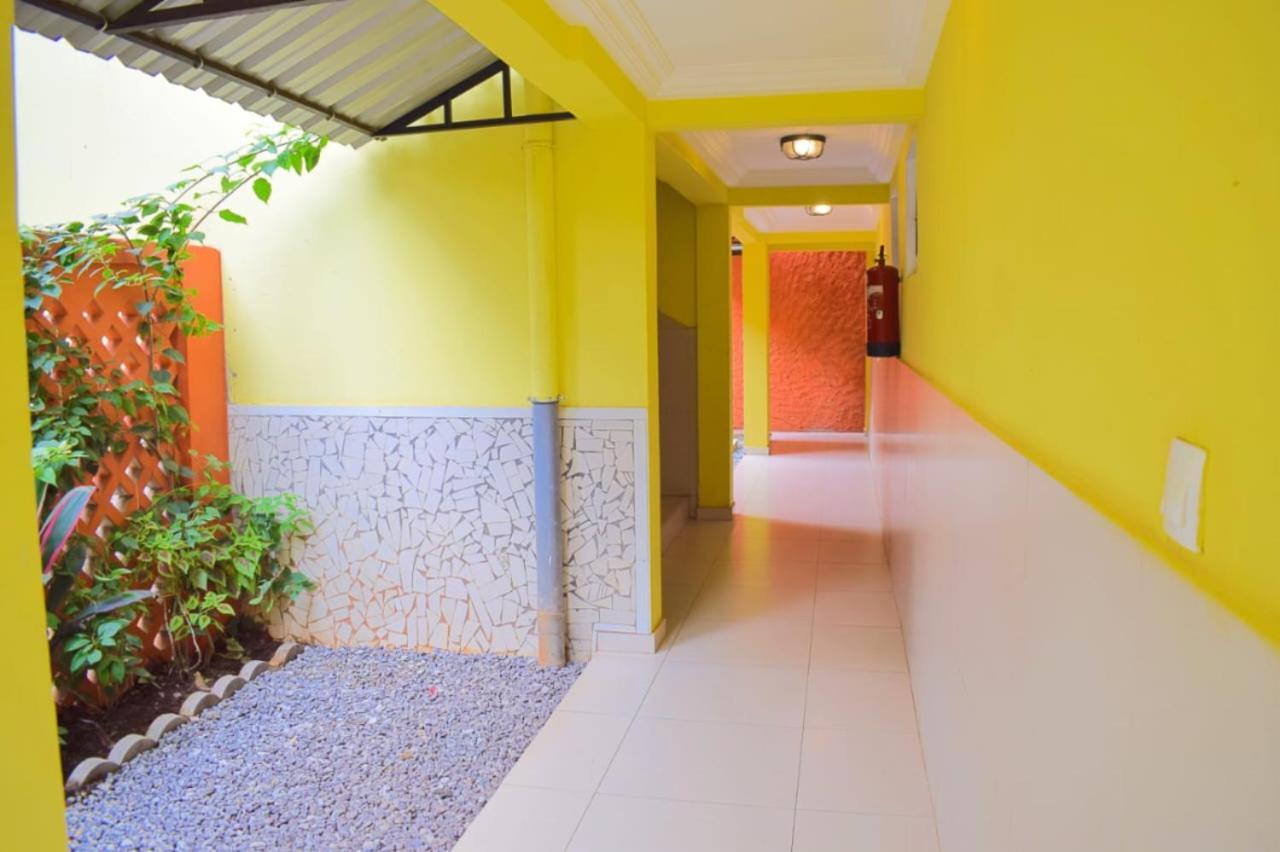 Riad Prince Louis Яунде Экстерьер фото
